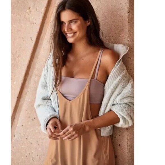 NWOT FREE PEOPLE MOVEMENT HOT SHOT ONESIE - TOASTED COCONUT - Picture 3 of 10